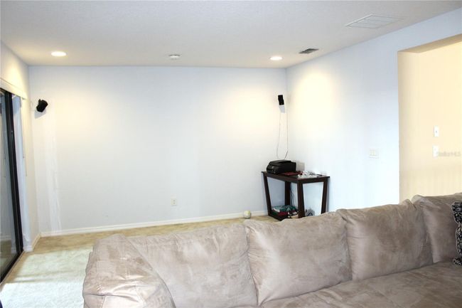 Den | Image 32