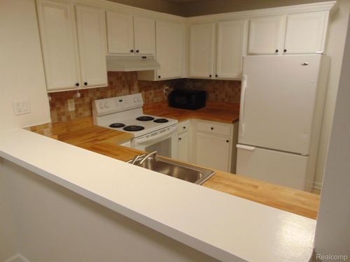 apt-a-924 Chestnut Hill Dr, Auburn Hills, MI, 48326-3668 | Card Image