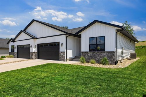 3040 Sunflower St, Ely, IA, 52227-9100 | Card Image