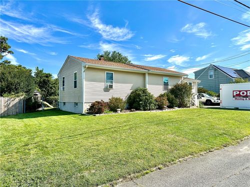 100 Robert Gray Ave, Tiverton, RI, 02878-1823 | Card Image