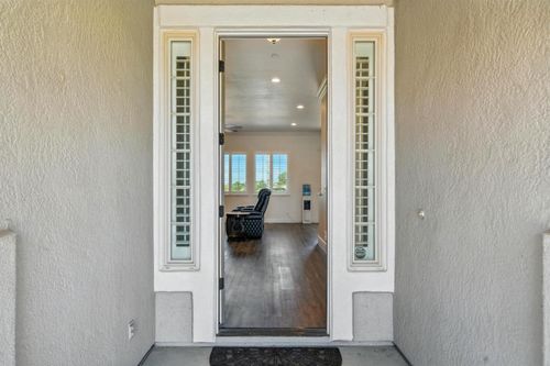 9400 Crossrail Drive, Wilton, CA, 95693 | Card Image