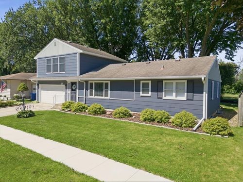 225 Charles St, Charles City, IA, 50616-3311 | Card Image