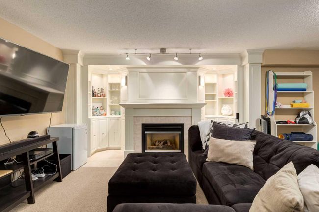 74 Discovery Ridge Road Sw, Home with 4 bedrooms, 3 bathrooms and 4 parking in Calgary AB | Image 34