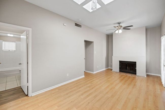 APT-302 - 712 Graham Pl, Condo with 2 bedrooms, 2 bathrooms and null parking in Austin TX | Image 8