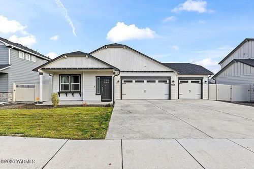 2307 S 57th Ave, Yakima, WA, 98903-1299 | Card Image