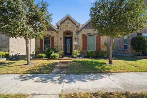 510 Garden Ave, Euless, TX, 76039-1557 | Card Image