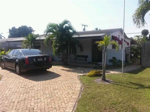 2512 Island Dr, Miramar, FL, 33023-4602 | Card Image