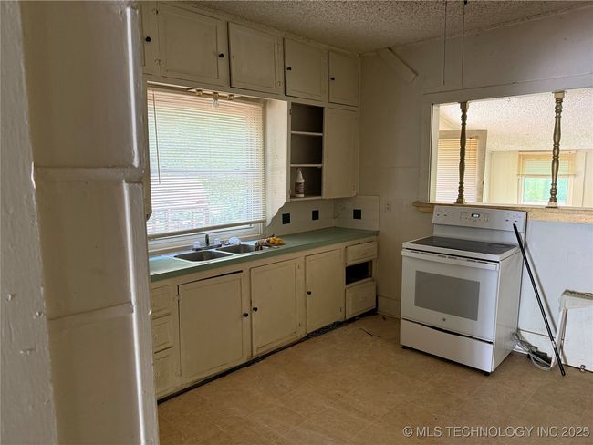 201 E Main St, House other with 2 bedrooms, 1 bathrooms and null parking in Henryetta OK | Image 6