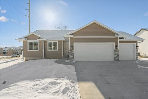 1801 Shady Grove Rd Sw, Cedar Rapids, IA, 52404-1575 | Card Image