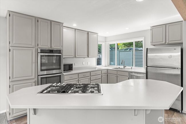 8523 25 Th Ave Ne, House other with 3 bedrooms, 3 bathrooms and 2 parking in Seattle WA | Image 10