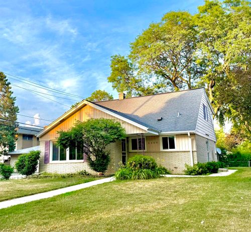 2250 N 103rd Street, Wauwatosa, WI, 53226 | Card Image