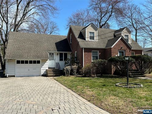 33 Haring St, Closter, NJ, 07624-1004 | Card Image
