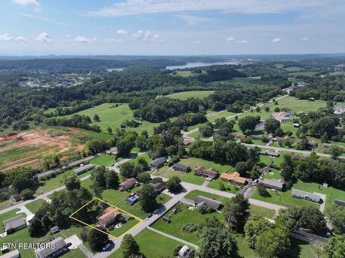 2903 Cedar Cir, Lenoir City, TN, 37772-5911 | Card Image