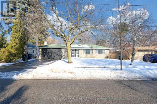 129 Burbank Dr, North York, ON, M2K1N6 | Card Image