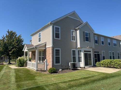 2216-2216 Evergreen Cir, McHenry, IL, 60050-8013 | Card Image