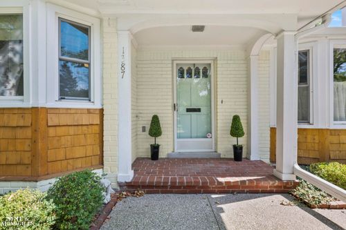 1387 Kensington Ave, Grosse Pointe Park, MI, 48230-1103 | Card Image