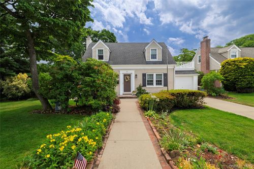 21 Maple St, Malverne, NY, 11565-1311 | Card Image