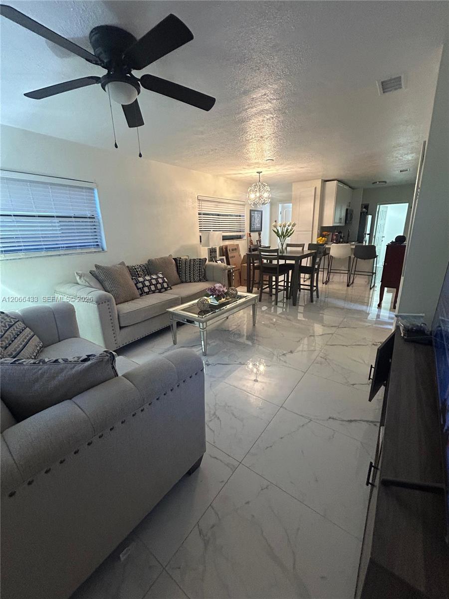 Residential Lease in Hollywood 2