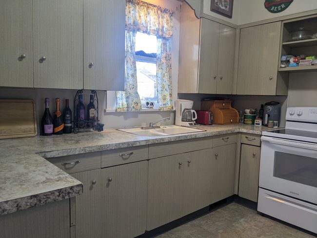 614 W Elk St, House other with 3 bedrooms, 2 bathrooms and 2 parking in FREEPORT IL | Image 6