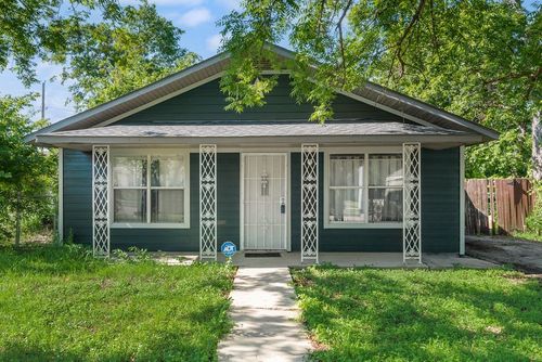 921 E Annie St, Fort Worth, TX, 76104-1403 | Card Image