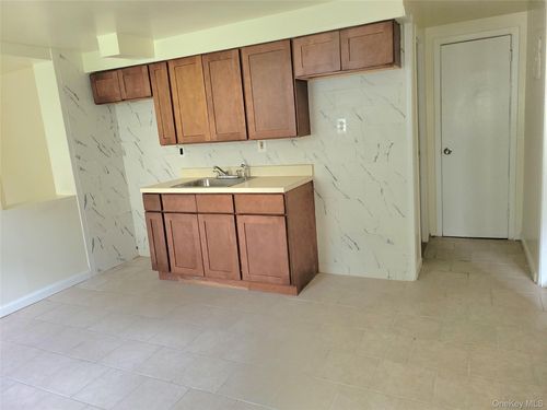apt-25-3489 Lexington Ave, Mohegan Lake, NY, 10547-2201 | Card Image