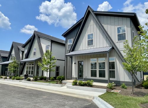 404 Morningside Mnr, Nashville, TN, 37209-3384 | Card Image