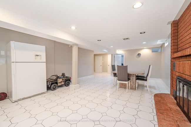 166 Killian Rd, House other with 5 bedrooms, 4 bathrooms and 2 parking in Maple ON | Image 43