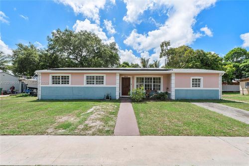 18612 Nw 10th Ct, Miami Gardens, FL, 33169-3704 | Card Image