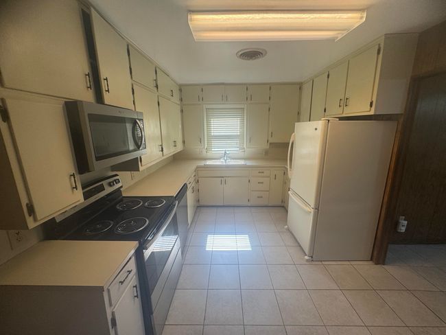 4814 36 Th St, House other with 2 bedrooms, 2 bathrooms and null parking in Lubbock TX | Image 4