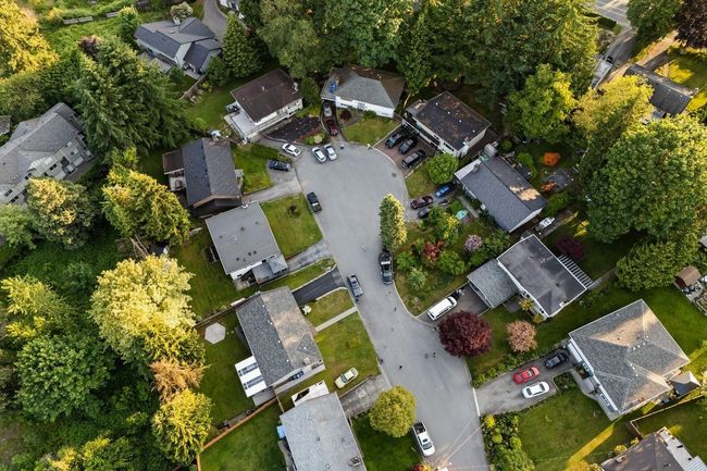912 Seacrest Crt, House other with 6 bedrooms, 3 bathrooms and 3 parking in Port Moody BC | Image 28