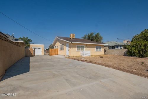 2725 Desert St, Rosamond, CA, 93560-6013 | Card Image