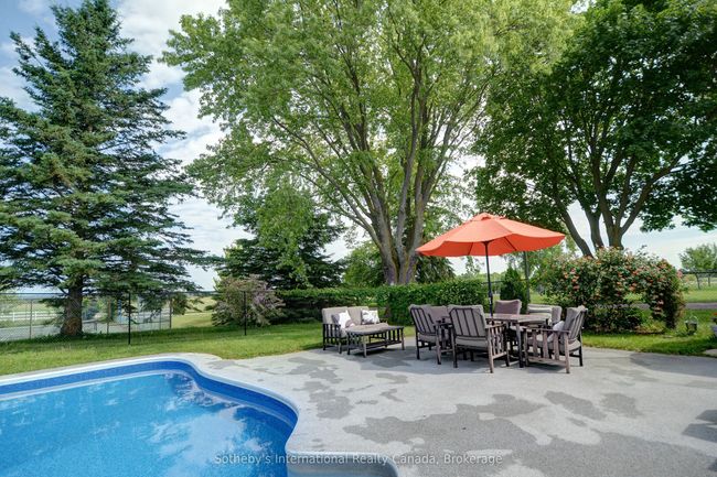828350 Mulmur Nottawasaga Tline, Home with 6 bedrooms, 1 bathrooms and 18 parking in Mulmur ON | Image 5