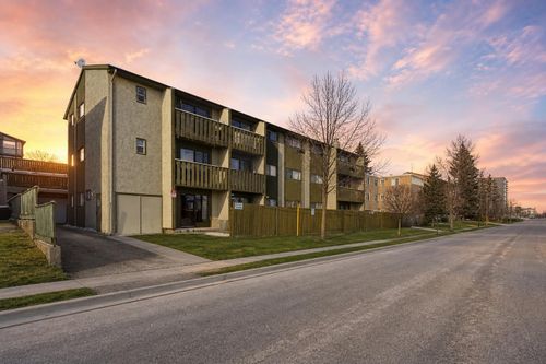 10-3911 1 St Ne, Calgary, AB, T2E3E2 | Card Image