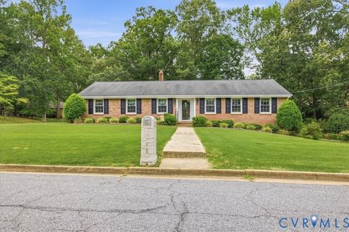 1117 Oakwood Dr, Colonial Heights, VA, 23834-2927 | Card Image