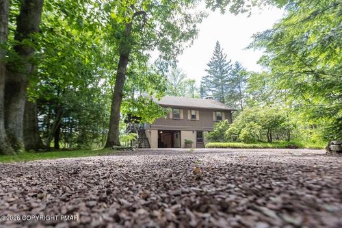 322 Crescent Lake Rd, Scotrun, PA, 18355-7748 | Card Image