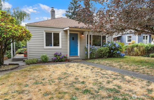 8153 34th Ave Sw, Seattle, WA, 98126-3554 | Card Image