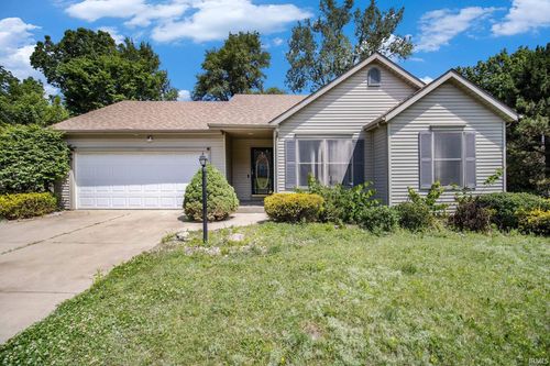 2207 Oakwood Park Drive, South Bend, IN, 46628-3477 | Card Image