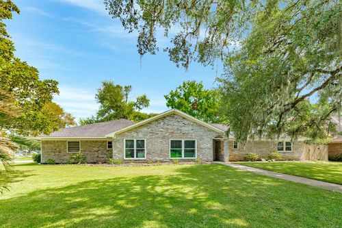 105 Pleasant Valley Dr, West Columbia, TX, 77486-9634 | Card Image