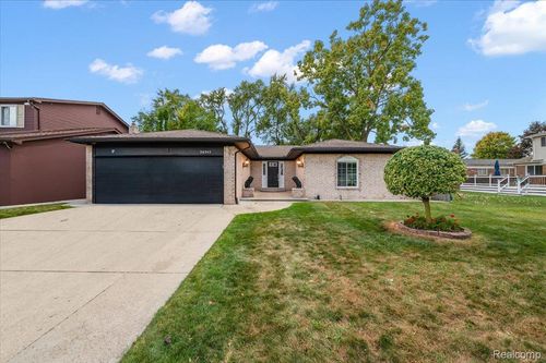 38543 Cheldon St, Clinton Township, MI, 48038-3125 | Card Image