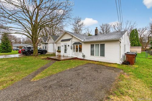 11152 Rhode Dr, Shelby Twp, MI, 48317-3534 | Card Image