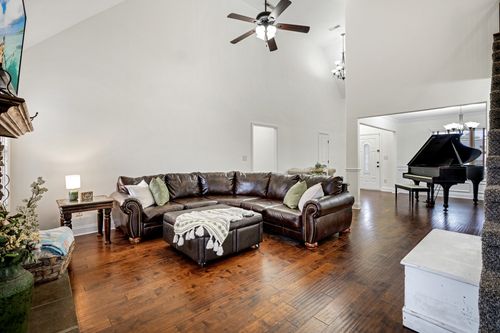 304 Abeline Dr, Clarksville, TN, 37043-6385 | Card Image