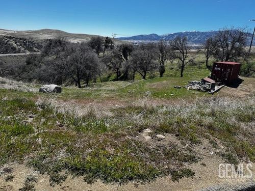 19516 Sycamore Dr, Tehachapi, CA, 93561-7940 | Card Image