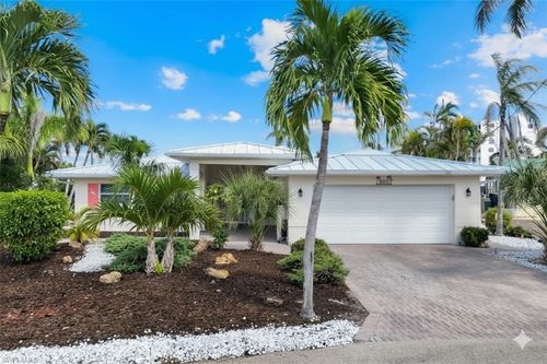 8552 Lagoon Rd, FORT MYERS BEACH, FL, 33931-5216 | Card Image