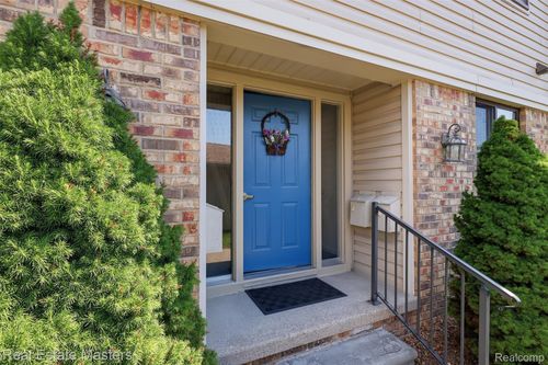 8-1700 River Rd, Marysville, MI, 48040-2000 | Card Image