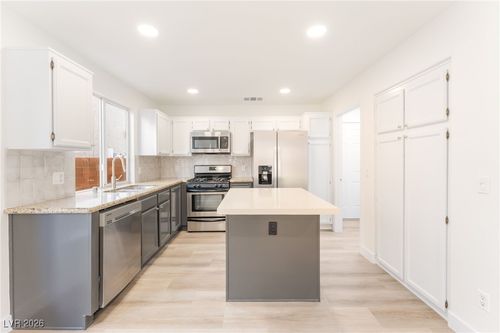 1813 Navajo Lake Way, Las Vegas, NV, 89128-3287 | Card Image
