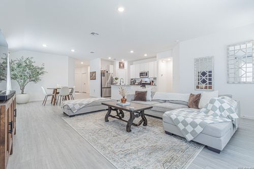 10626 Erinita Way, Converse, TX, 78109-1487 | Card Image