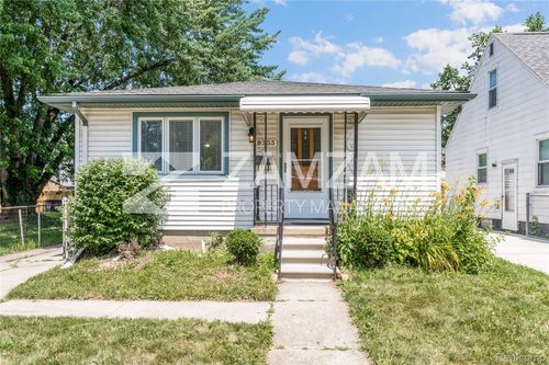 8233 Stephens, Center Line, MI, 48015-1351 | Card Image