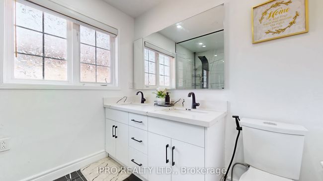 41 Lauraglen Cres, House attached with 6 bedrooms, 4 bathrooms and 4 parking in Brampton ON | Image 24