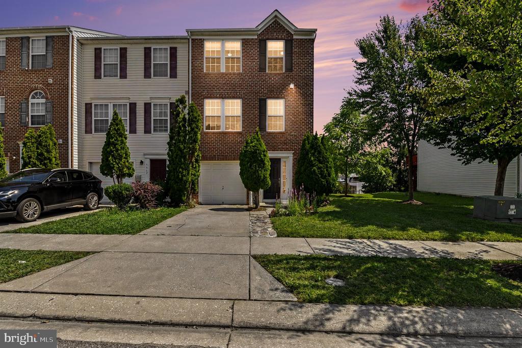 Residential in MIDDLE RIVER 2