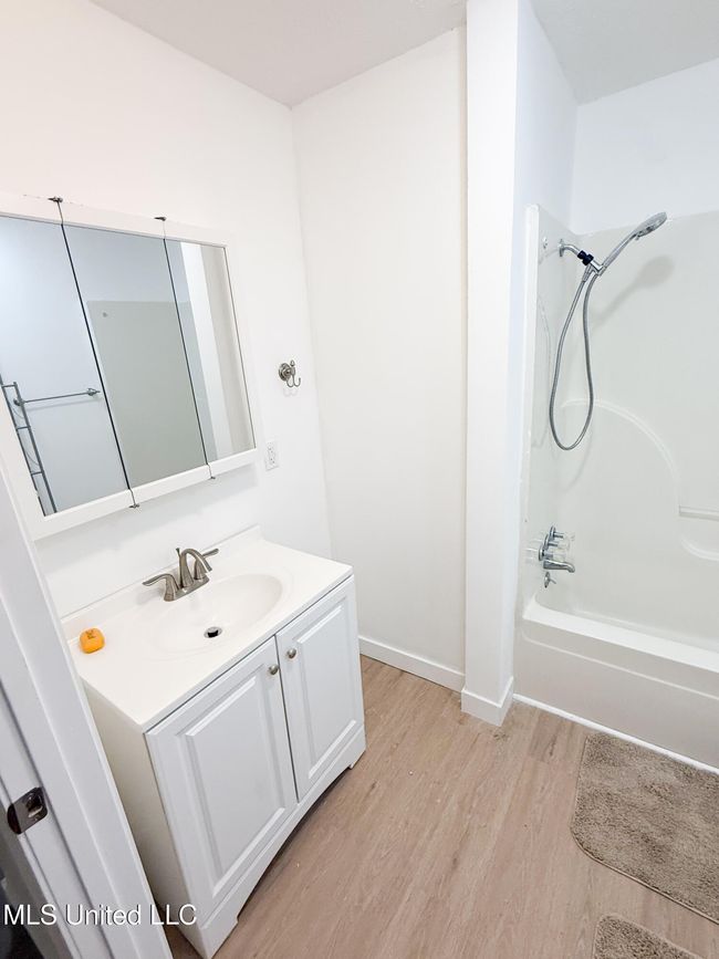 bathroom 1 | Image 15